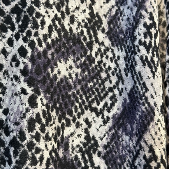 H&M Divided Blouse Top Crop Women's Sz12 Chiffon Snake Print Gray Long Sleeves - Picture 5 of 13
